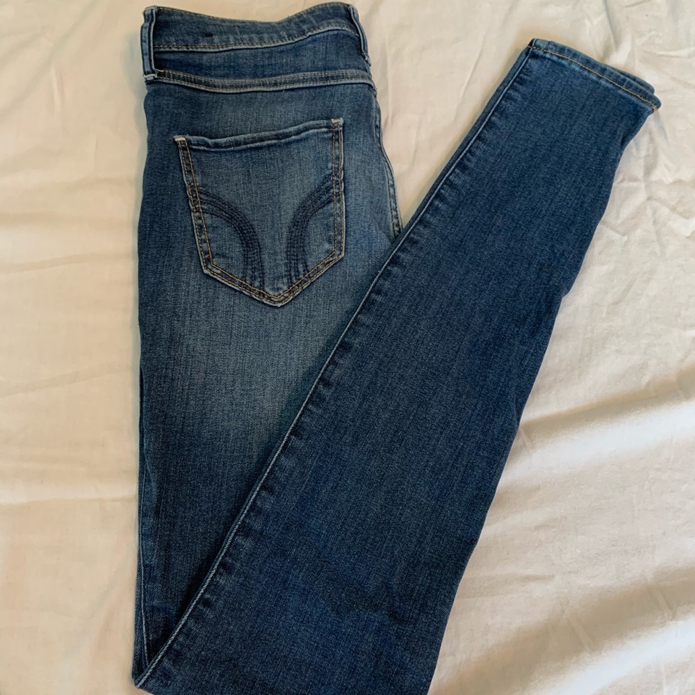 Hollister High rise super skinny jean size 1L, W25